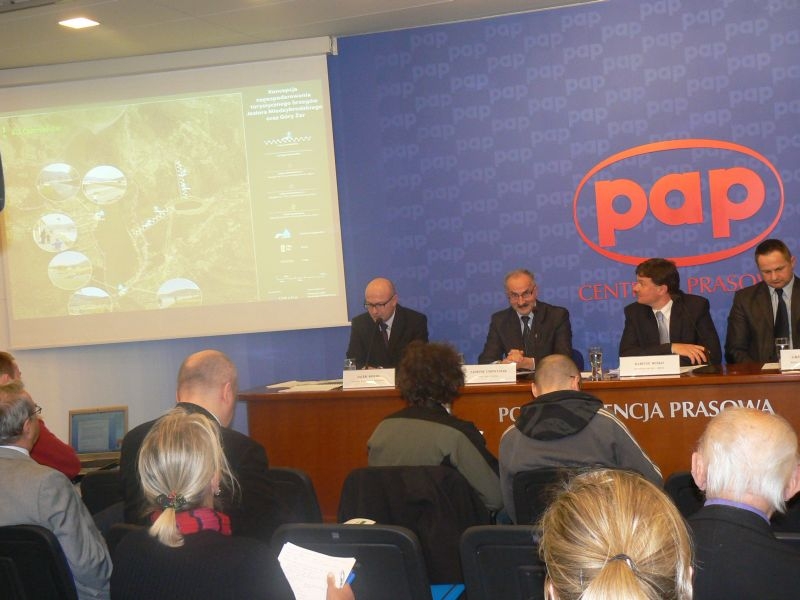 Konferencja prasowa dotycząca Prywatyzacji PKL przez Konsorcjum czterech Gmin oraz spółkę Tatry Mountain Resorts S.A.
