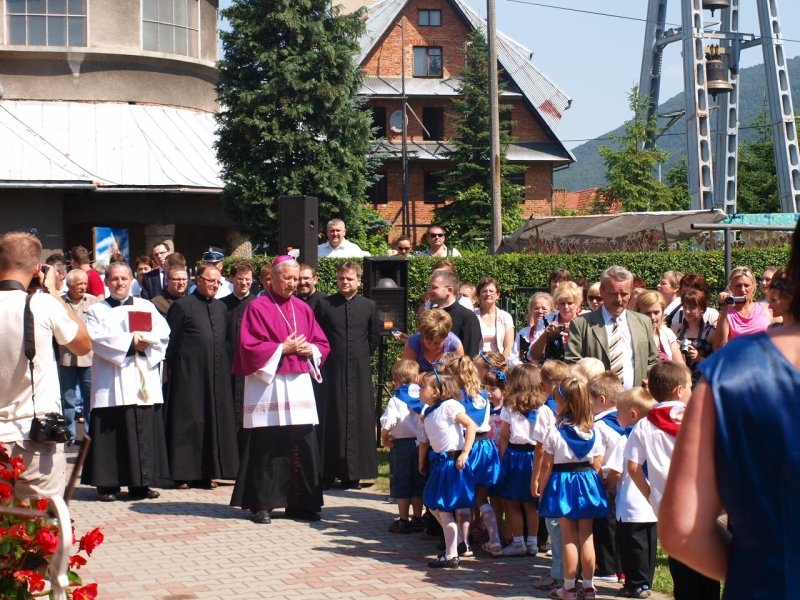 Uroczystość nadania imienia ks. Jana Hojdysa dla Przedszkola w Międzybrodziu Żywieckim