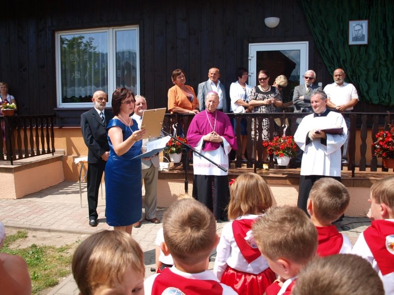 Uroczystość nadania imienia ks. Jana Hojdysa dla Przedszkola w Międzybrodziu Żywieckim