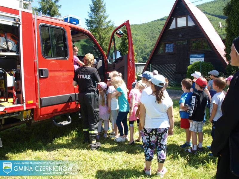Spotkanie dzieci z ratownikami wodnymi i strażakami