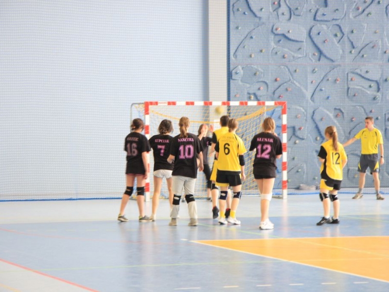 Zakończenie rozgrywek Podbeskidzkiej Ligi Amatorskiej Piłki Ręcznej Dziewcząt w sezonie 2011-2012